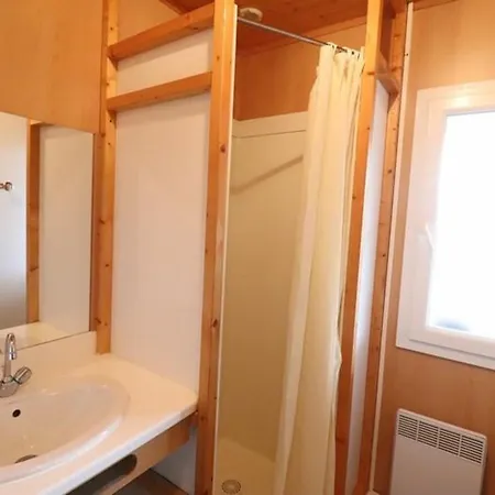 Chalet Cosy Au Coeur De Salers, Proche Randonnees Et Base Nautique, Avec Terrasse Et Equipements Confortables - Fr-1-742-430